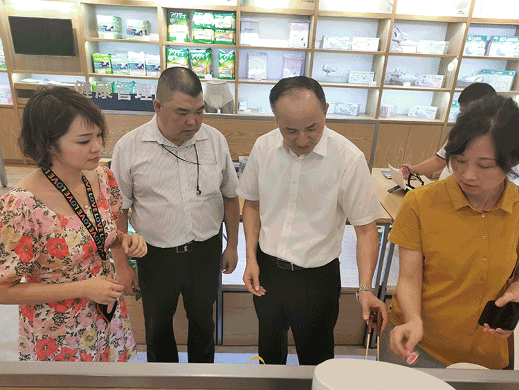 市委办公室副厅副主任、机关党委书记杨雪强一行到访丁桥展厅