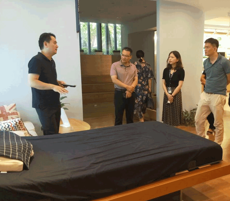 江苏东台市卫健委主任曹国平一行到访丁桥展厅