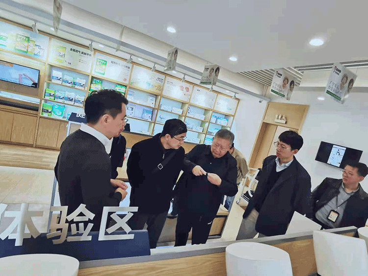 原杭州市副市长沈坚一行到访丁桥展厅