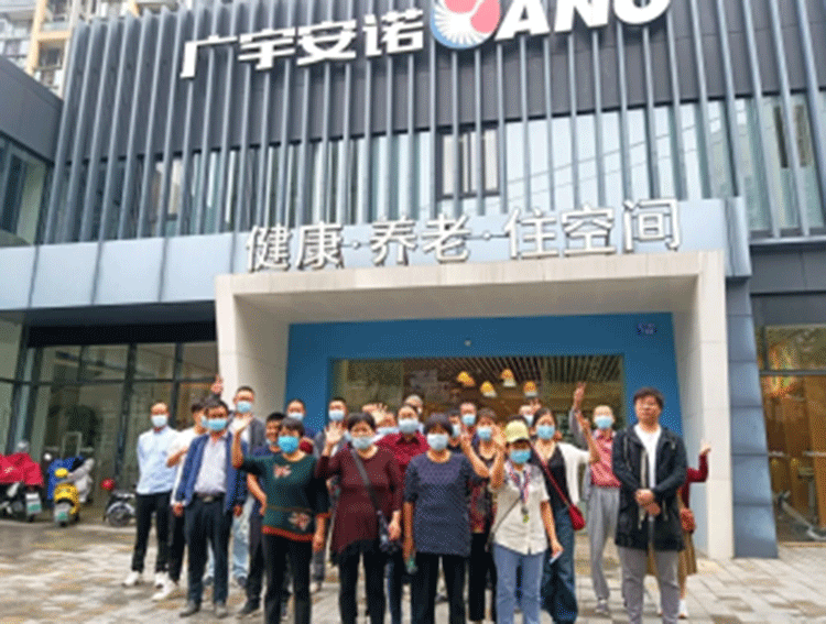 广宇安诺举办第一届“宠粉节”，邀请老干部、老客户来到广宇安诺丁桥展厅